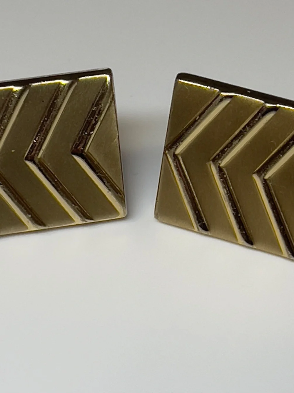 Vintage Swank Art Deco Chevron Men’s Cufflinks Rectangle Textured Gold Tone
